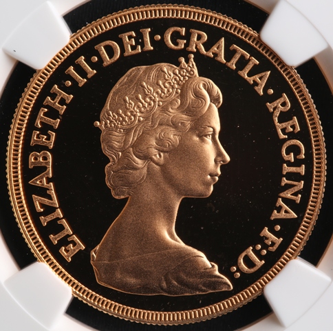 1982年 イギリス エリザベス2世 5ポンド金貨 PF69UC｜表